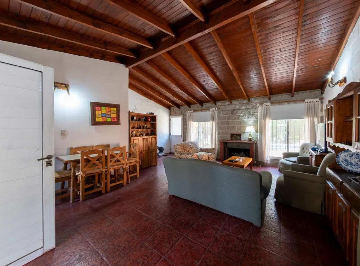 VENTA CASA 3 AMB.- APTO CREDITO-PILETA- BURZACO. 4