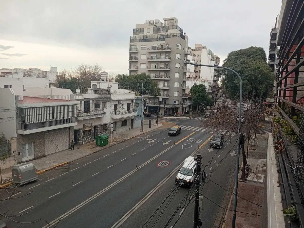 VENTA MONOAMBIENTE C/COCHERA Y BAULERA EN FLORES 5