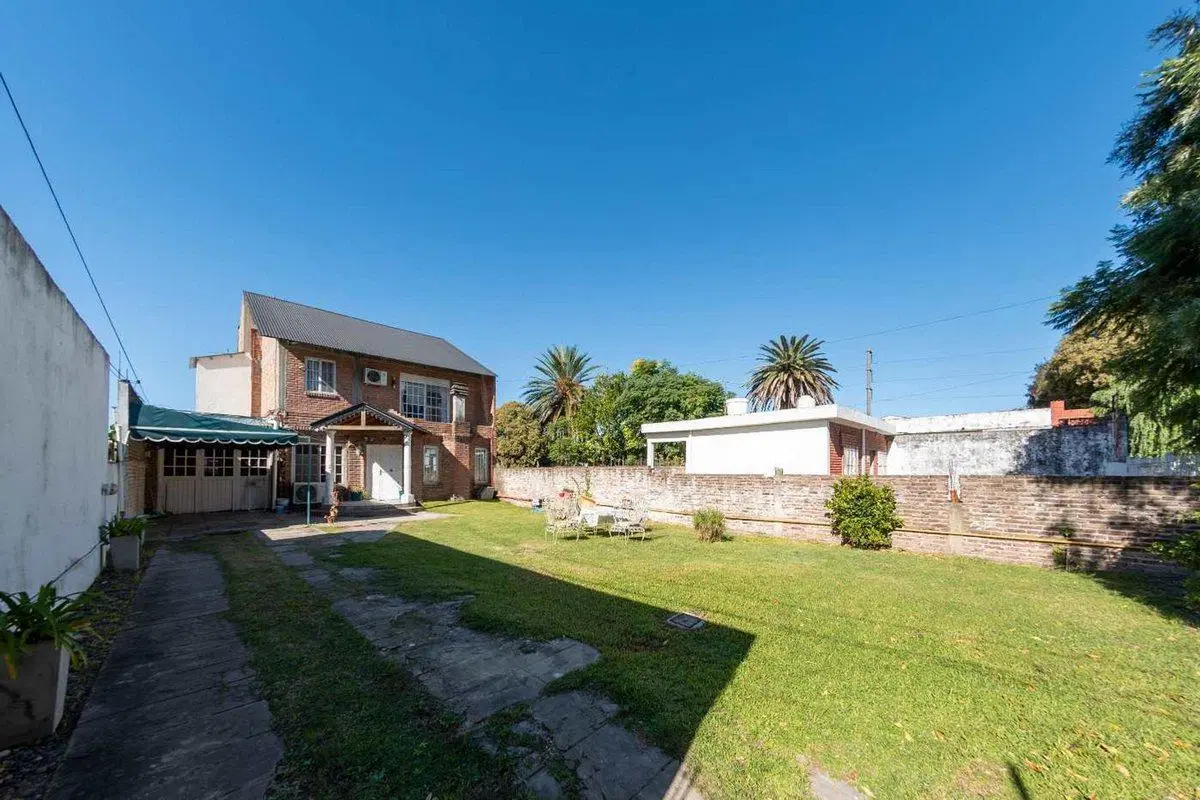 VENTA CASA  DOS PLANTAS EN ITUZAINGO 2