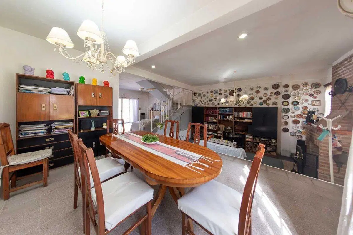 VENTA CASA  DOS PLANTAS EN ITUZAINGO 3