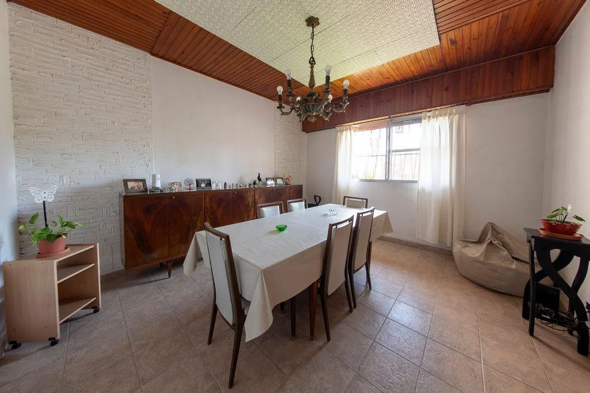 VENTA CASA 3 AMB.C/COCHERA EXCELENTE GERLI 5