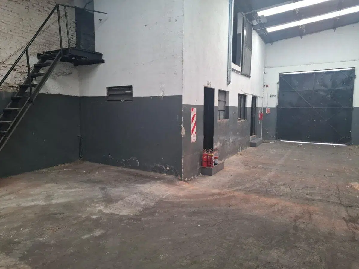 ALQUILER DEPÓSITO 350 MTS. - LANUS OESTE 3