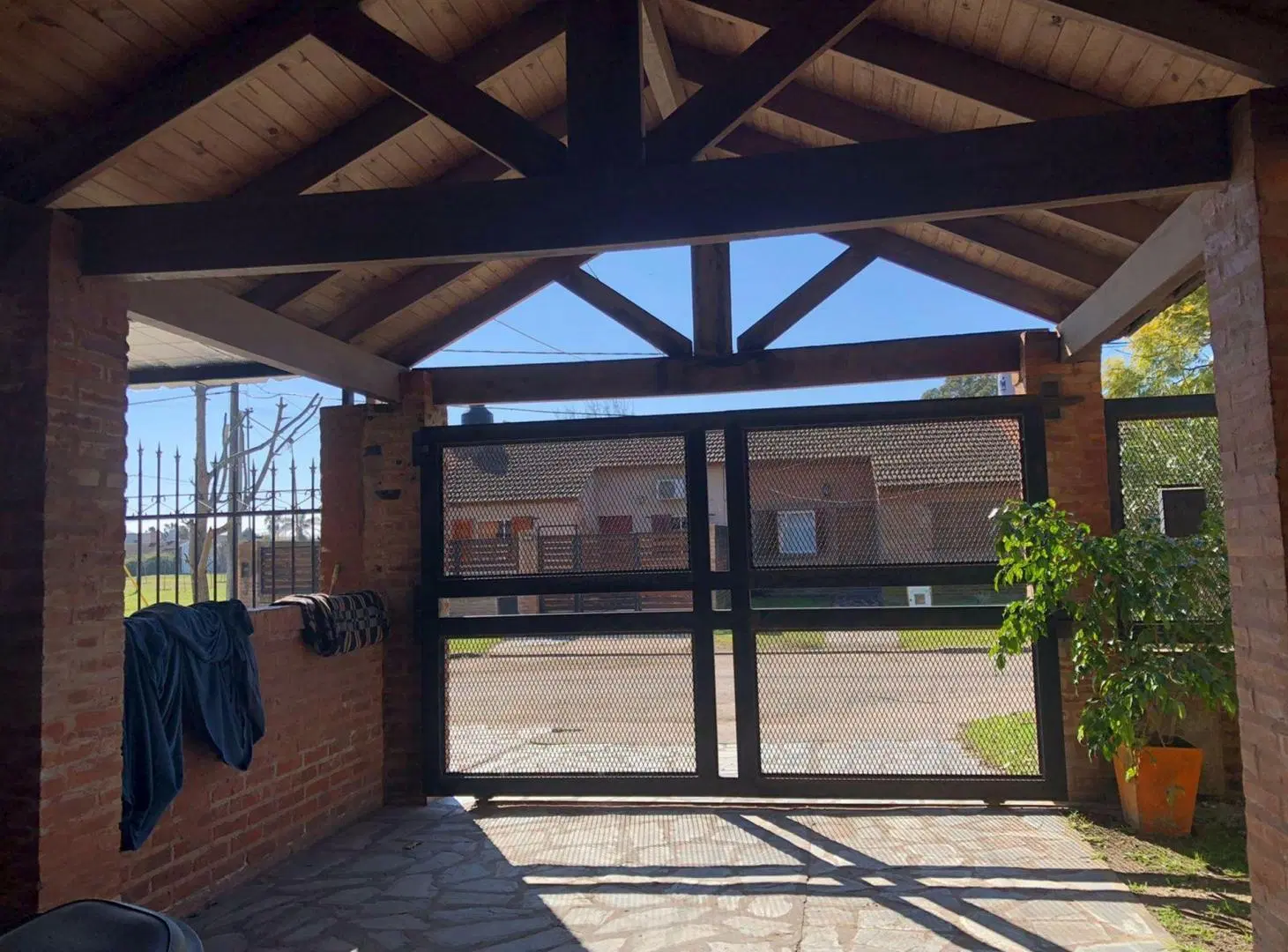 VENTA-CASA 4 AMBIENTES CON PARQUE-CHASCOMÚS 2