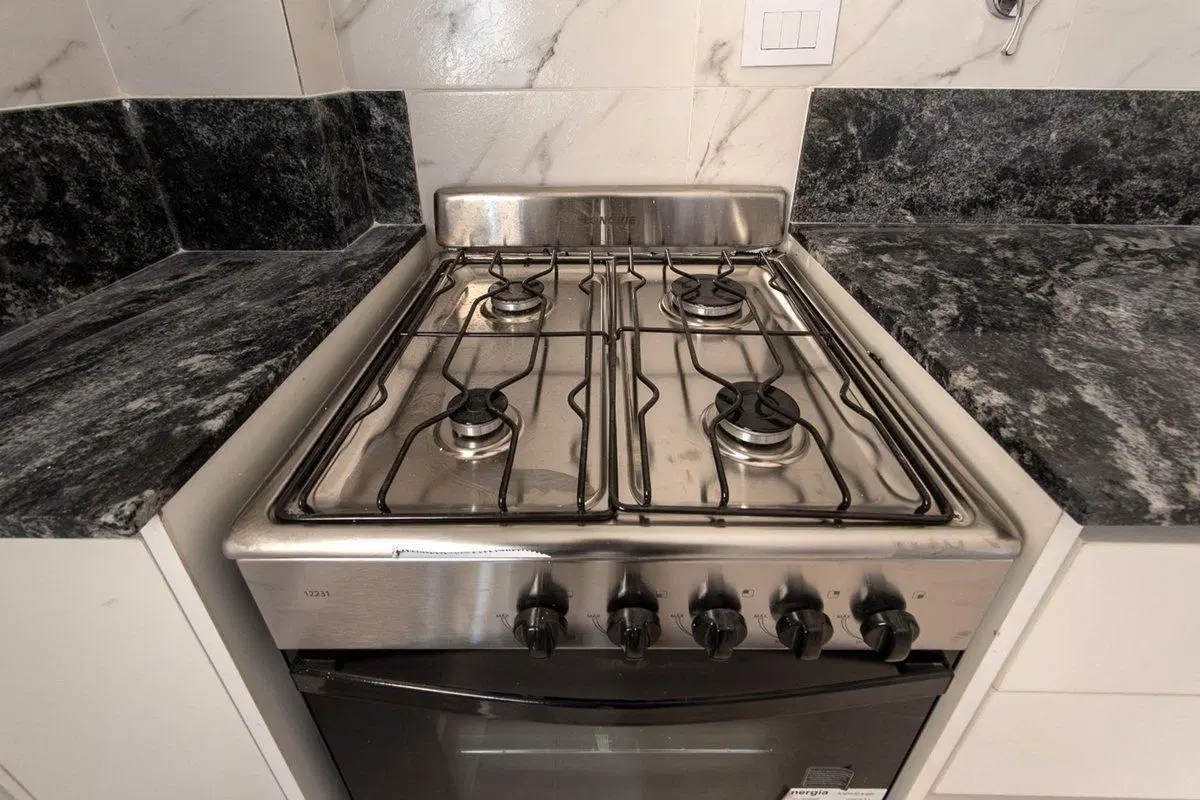 VENTA MONOAMBIENTE IMPECABLE  VALENTIN ALSINA 2