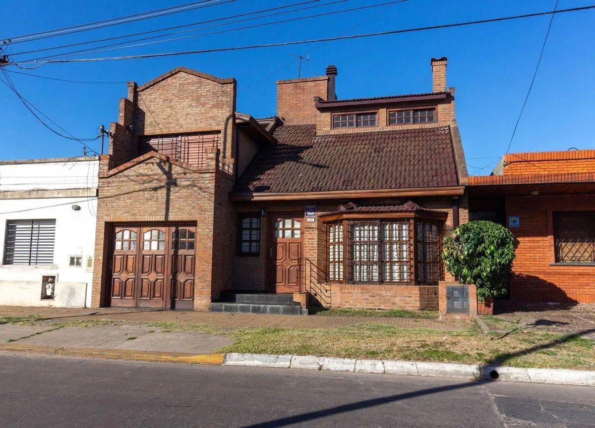 VENTA CASA 4 DORMITORIOS JARDÍN QUINCHO DON BOSCO 3