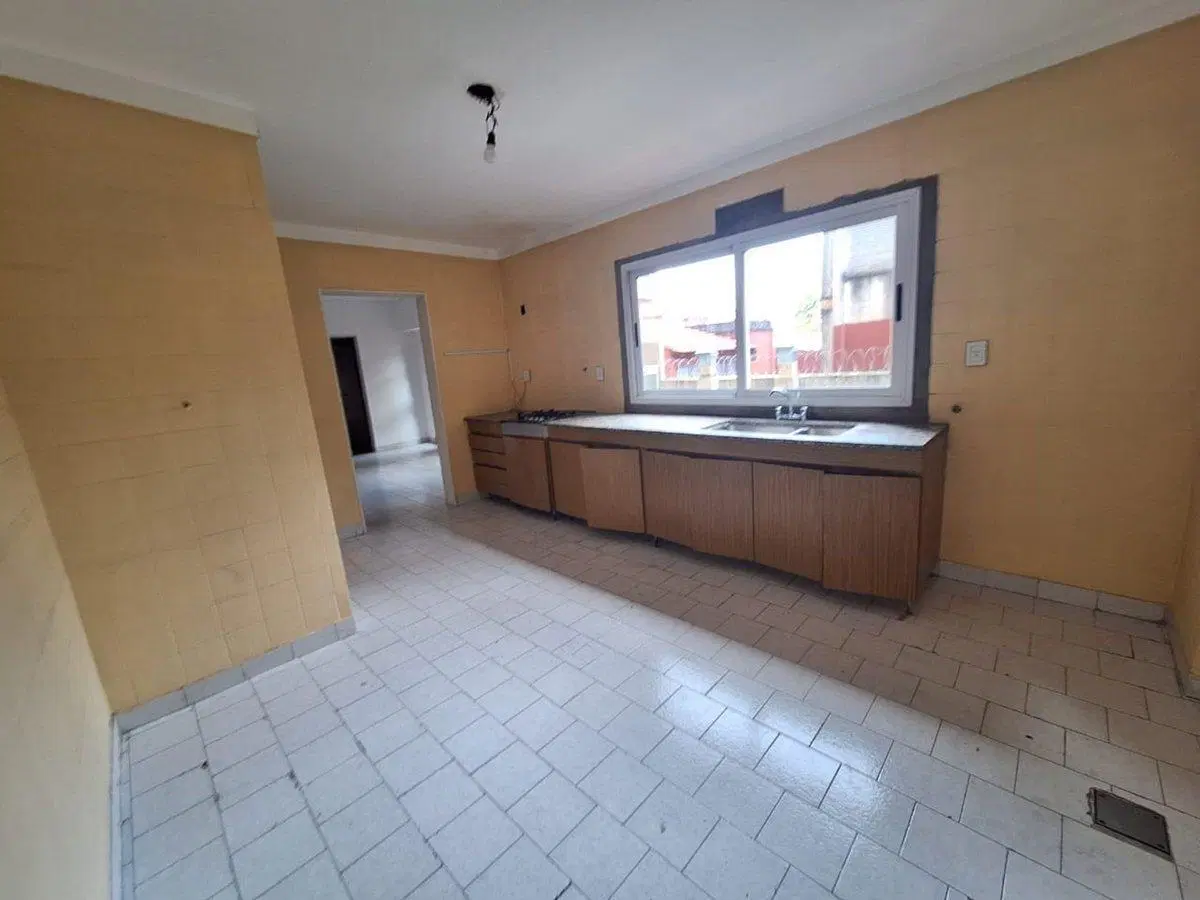 PISO DE 4 AMBIENTES C/ DEP. COCH. PATIO Y BAULERA 3