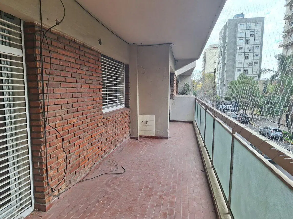 PISO DE 4 AMBIENTES C/ DEP. COCH. PATIO Y BAULERA 5