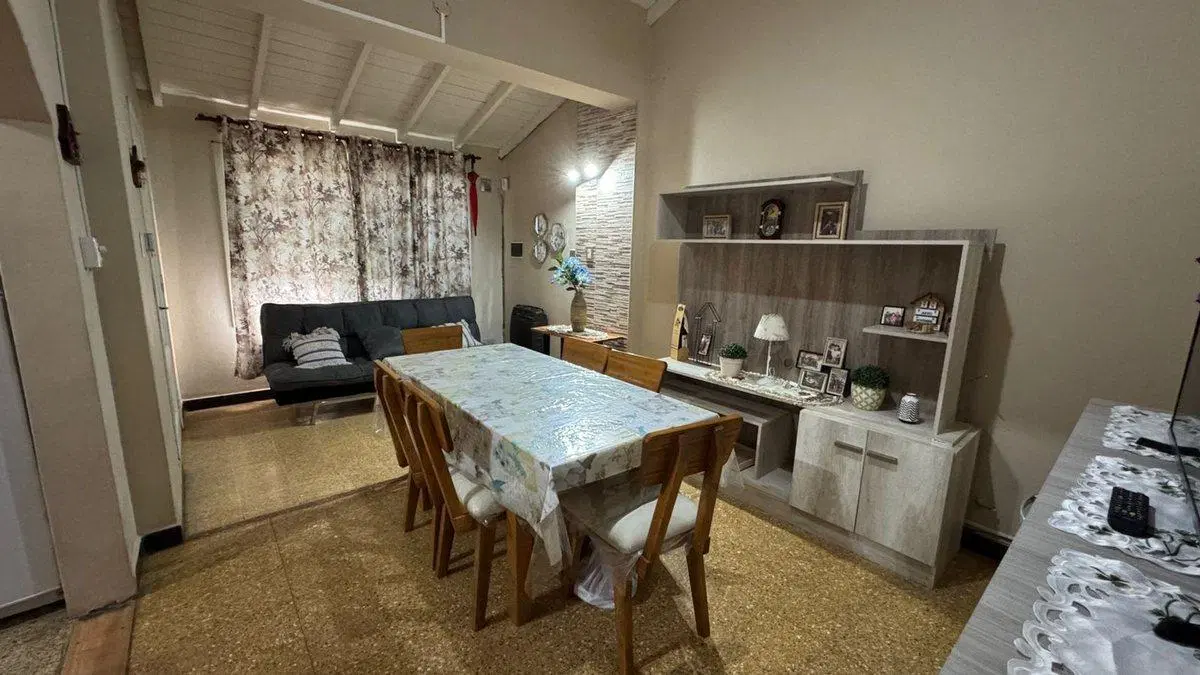VENTA DOS CASAS CON LOTE PROPIO - LOMAS DE ZAMORA 4