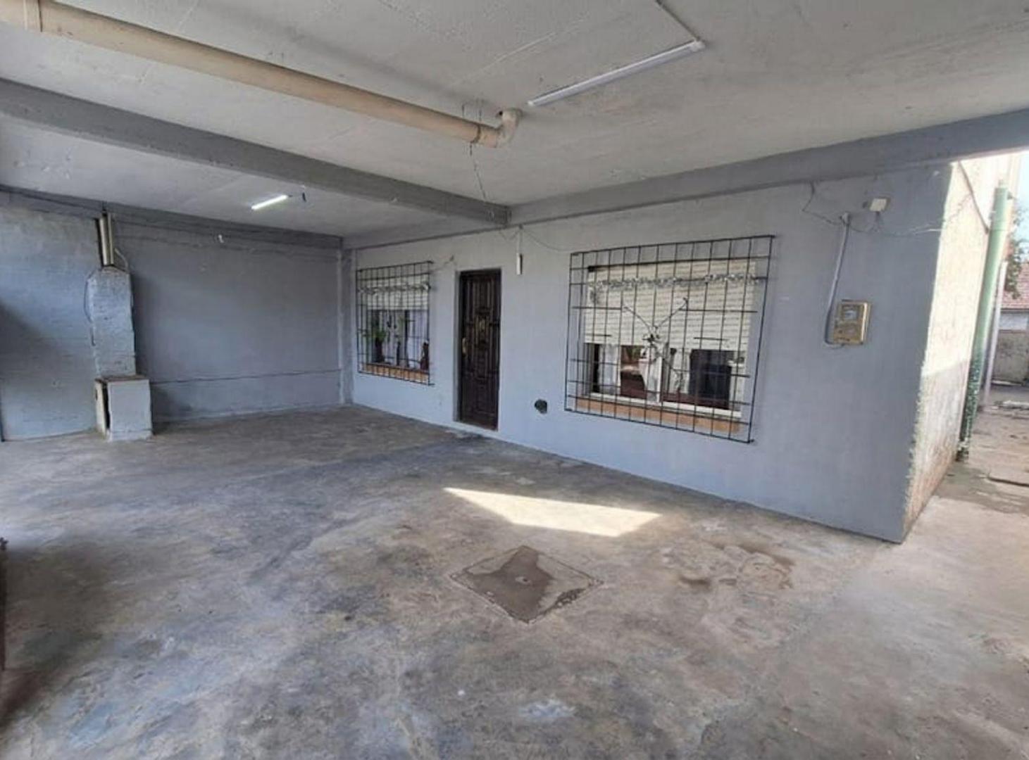 VENTA TERRENO CON 3 DEPARTAMENTOS, EZPELETA