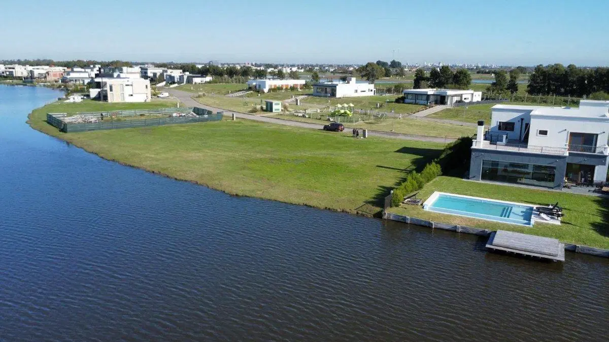 VENTA TERRENO CON BAJADA AL LAGO EN BARRIO PRIVADO 3