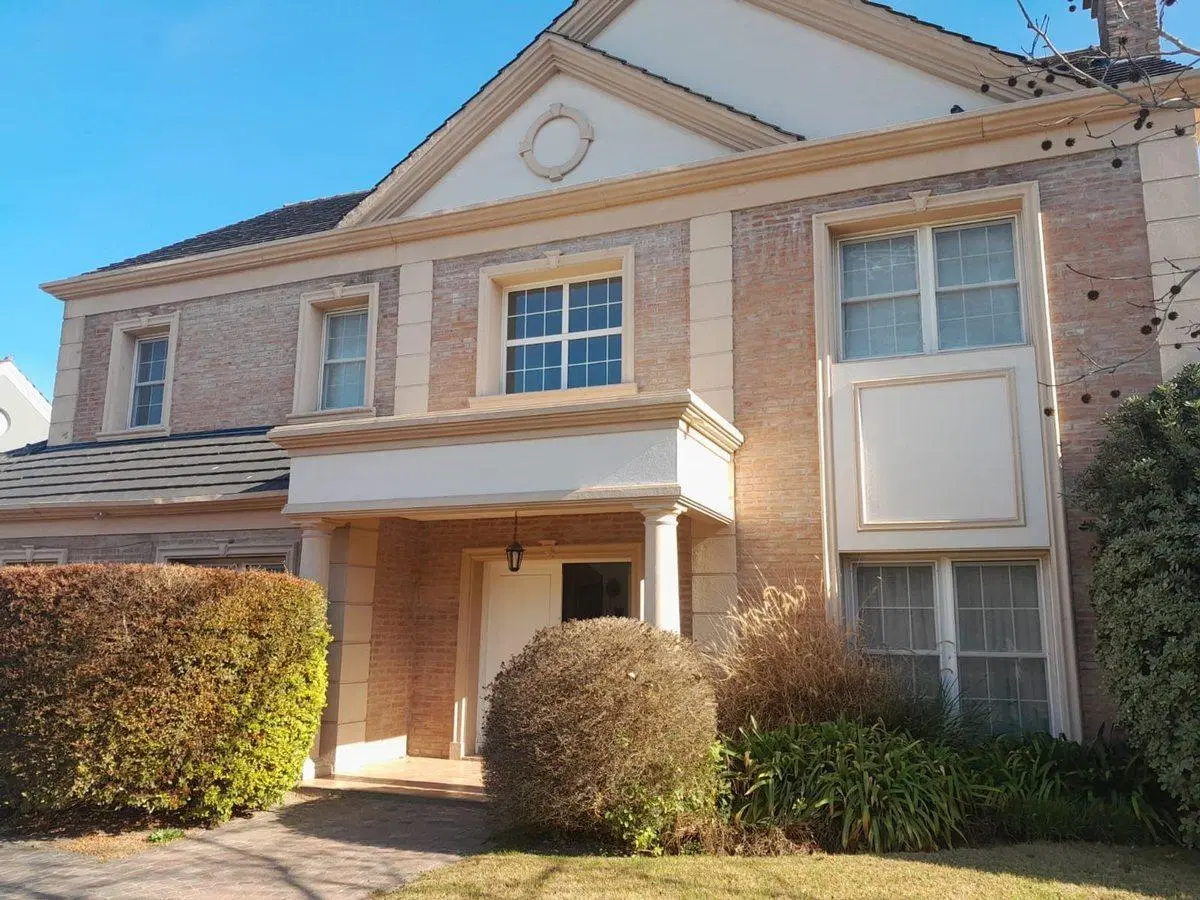 VENTA CASA 5 AMB. CON PILETA - PILAR GOLF 4