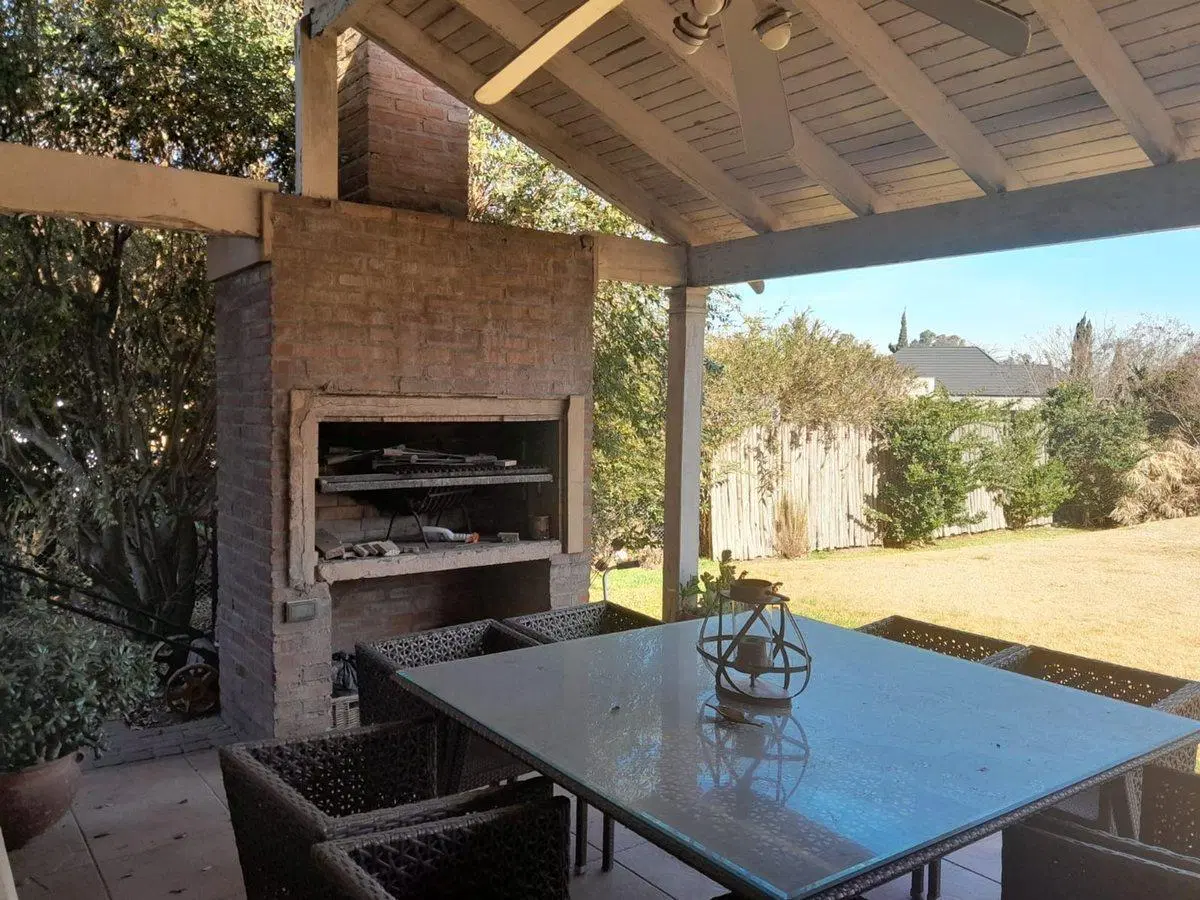 VENTA CASA 5 AMB. CON PILETA - PILAR GOLF 5