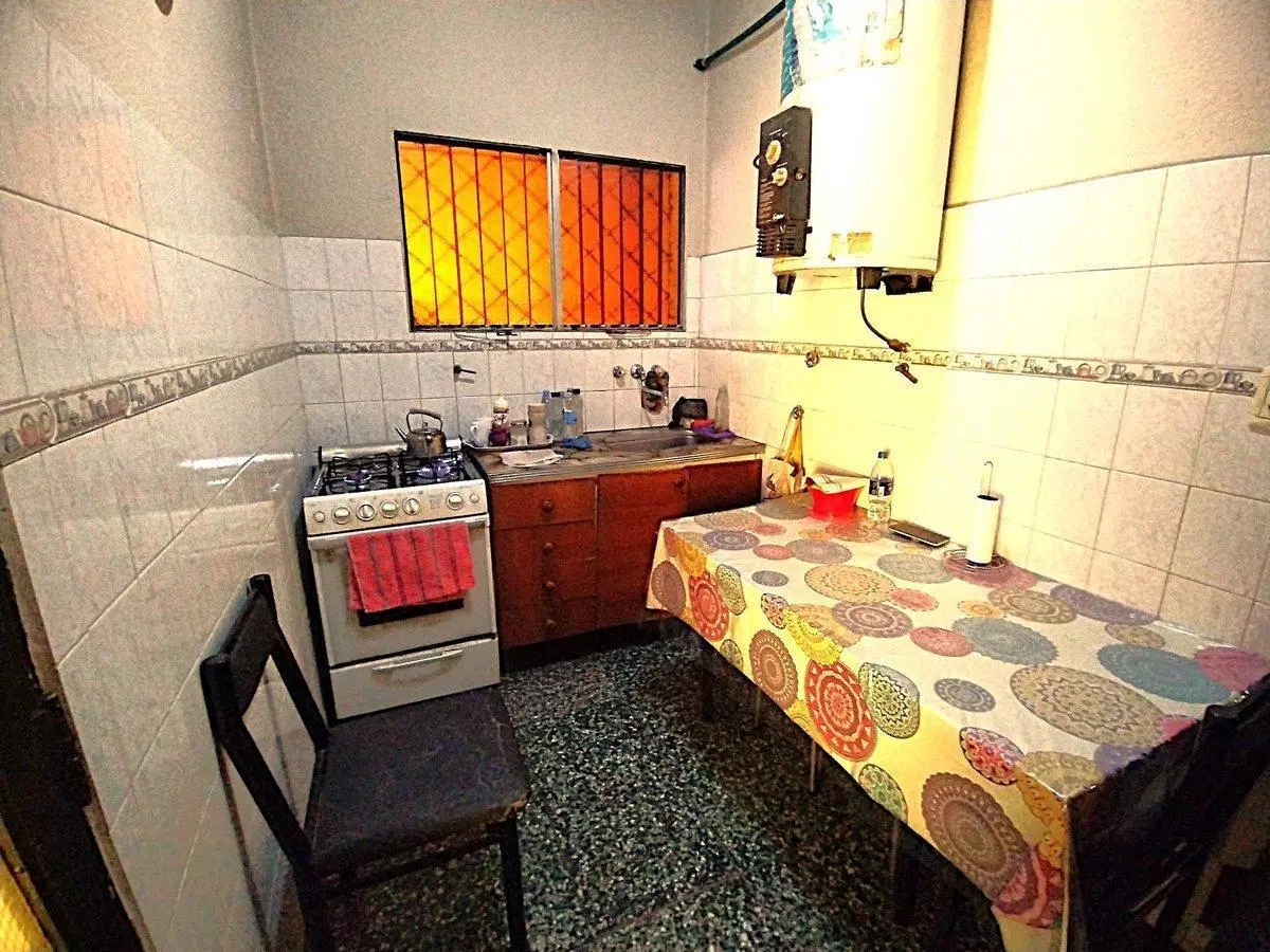 VENTA CASA 4 DORMITORIOS Y PATIO QUILMES OESTE 2