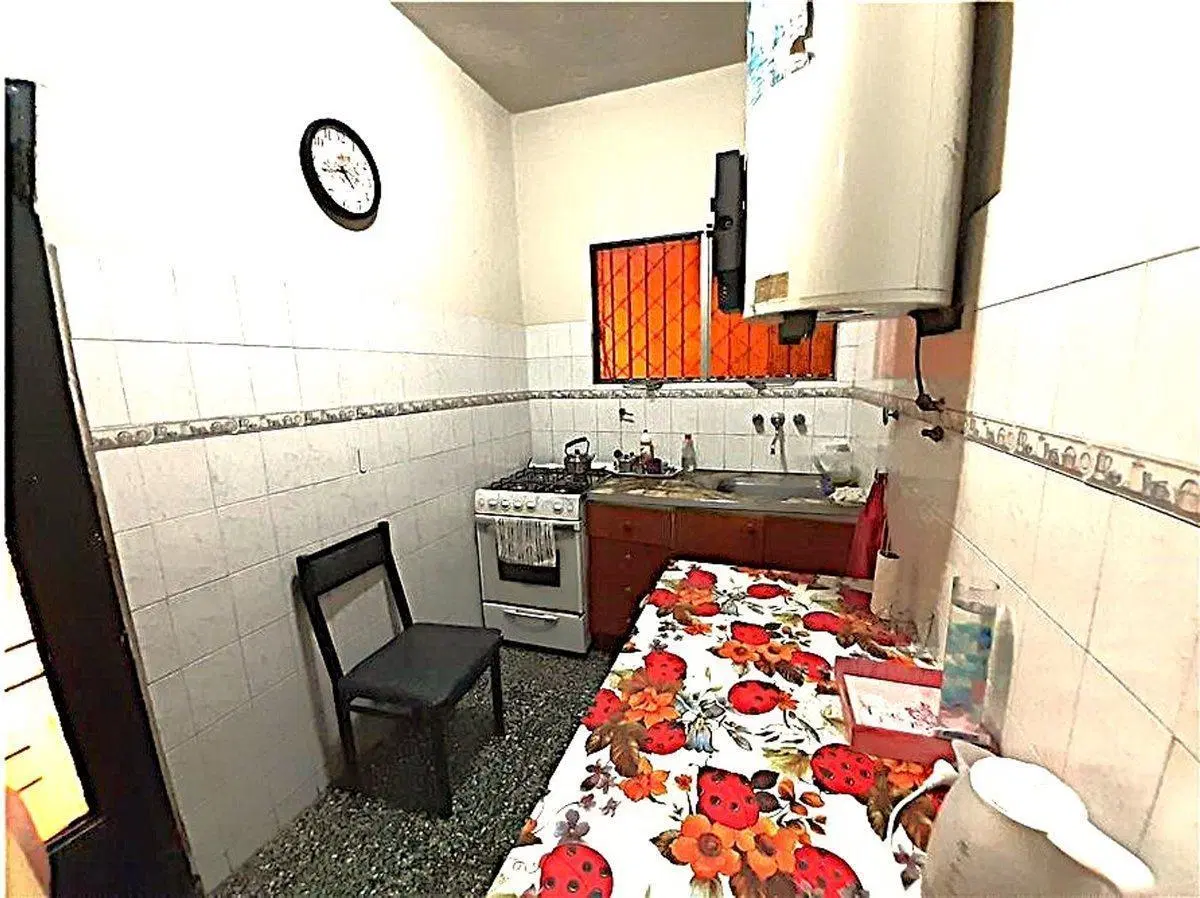 VENTA CASA 4 DORMITORIOS Y PATIO QUILMES OESTE 3