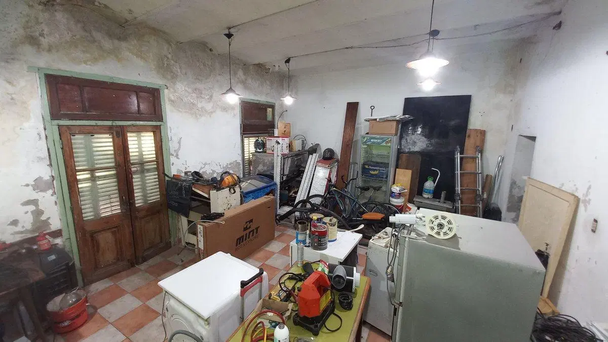 CASA con DOS DEPTOS.  EN LOTE PROPIO-FRENTE-FONDO 5