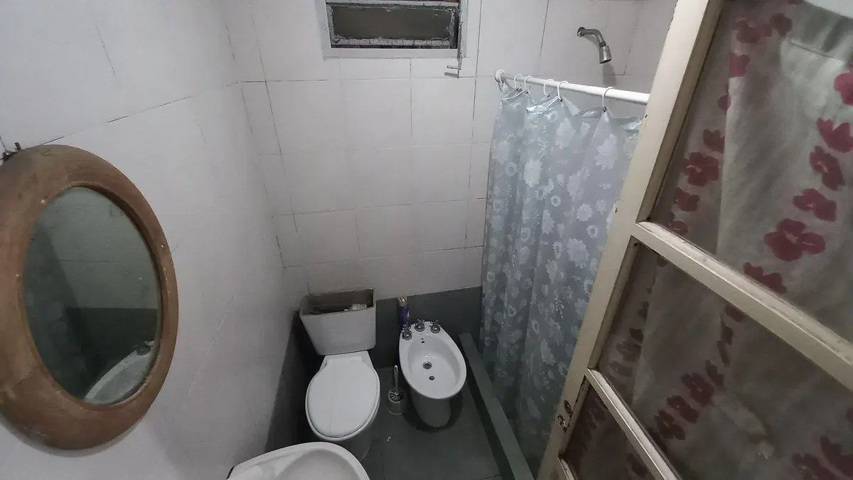 CASA con DOS DEPTOS.  EN LOTE PROPIO-FRENTE-FONDO 4
