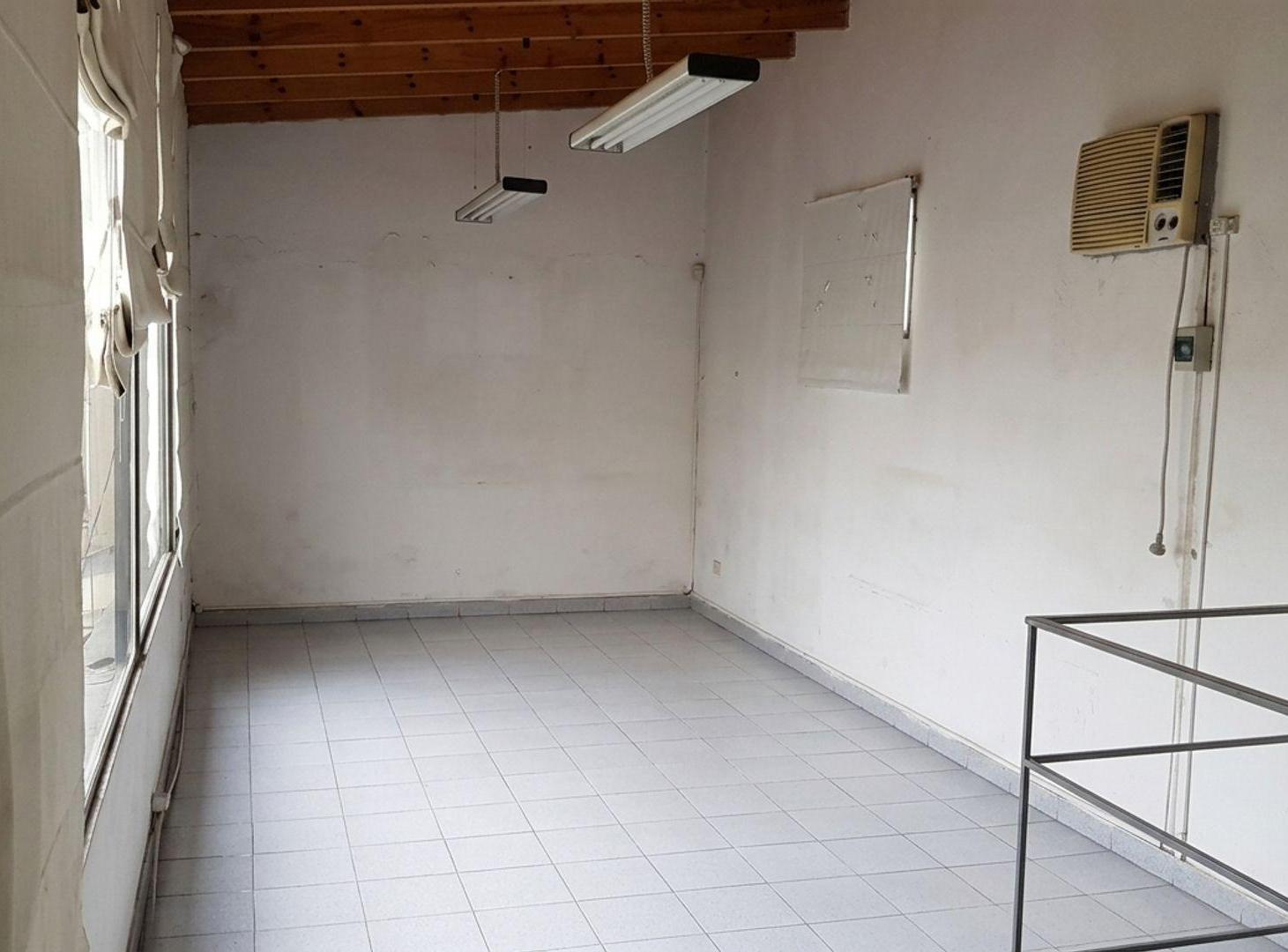 VENTA LOCAL SOBRE AVENIDA - LANÚS - A MTS ESTACIÓN