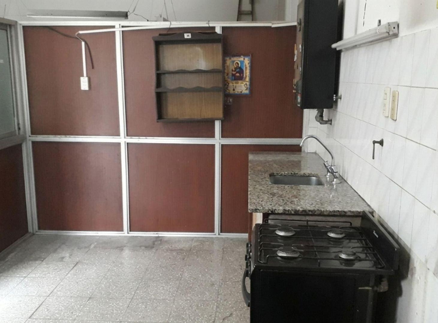 VENTA LOCAL SOBRE AVENIDA - LANÚS - A MTS ESTACIÓN