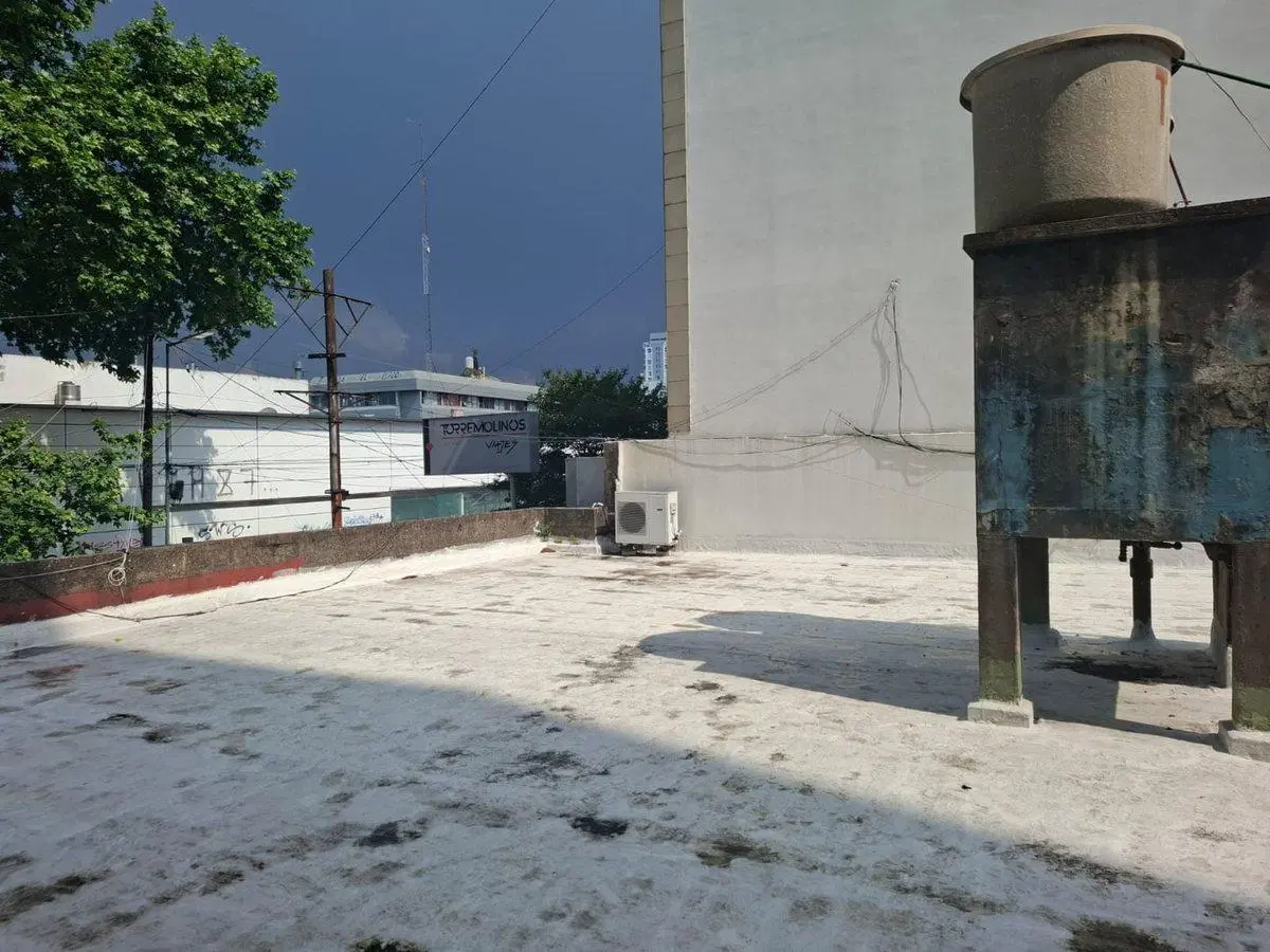 VENTA LOCAL 340 MTS  -  LOMAS CENTRO 4