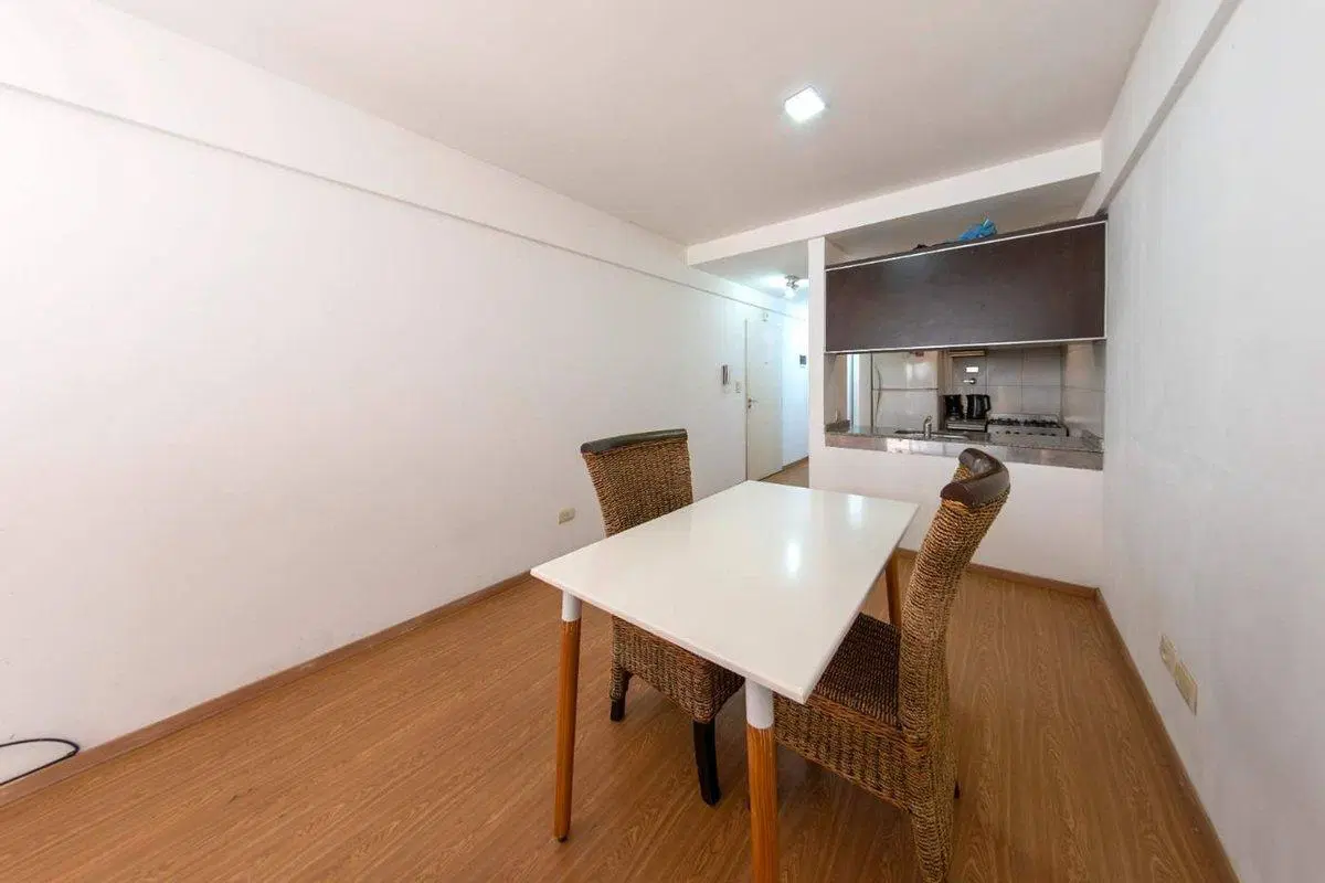VENTA MONOAMBIENTE, CON BALCON , ABASTO 4