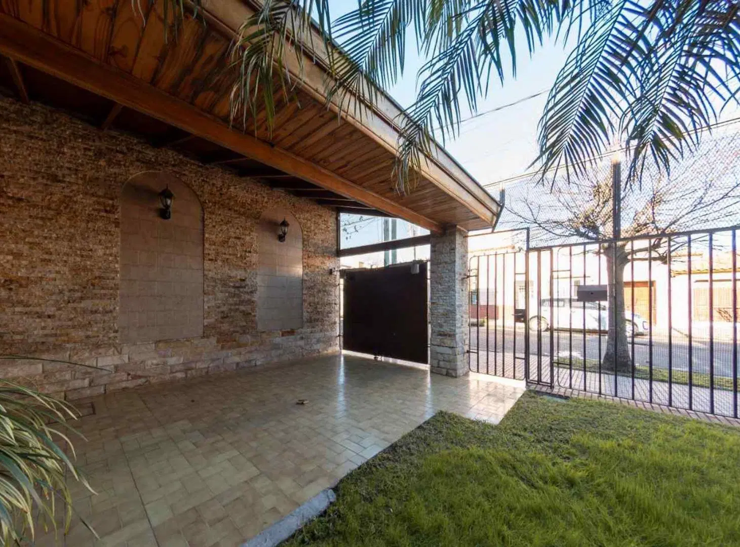 VENTA CASA 3 AMB COCHERA, QUINCHO Y PARQUE LANÚS 2