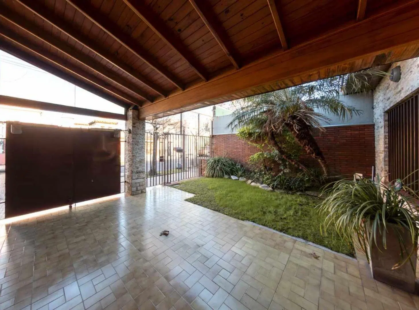 VENTA CASA 3 AMB COCHERA, QUINCHO Y PARQUE LANÚS 5