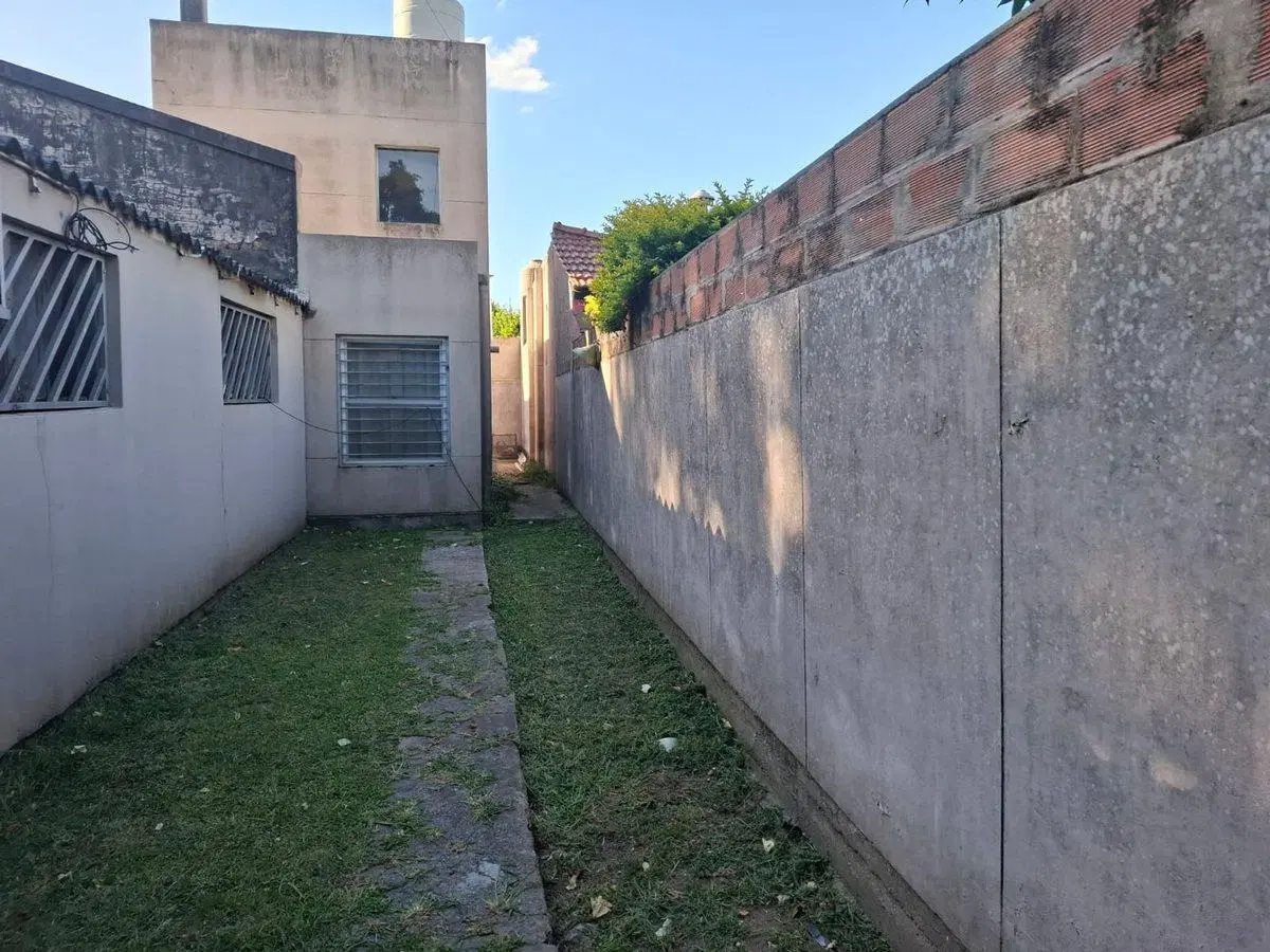 VENTA LOTE 950 MTS.  CON GALPONES Y VIVIENDA 4