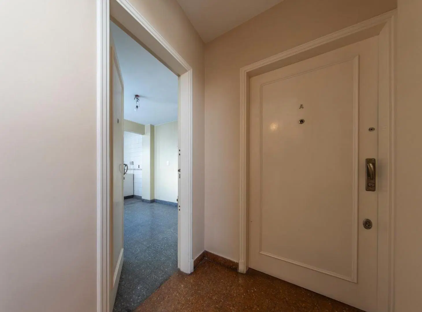 VENTA , DEPARTAMENTO 4AMB CON BALCÓN AL FRENTE 3