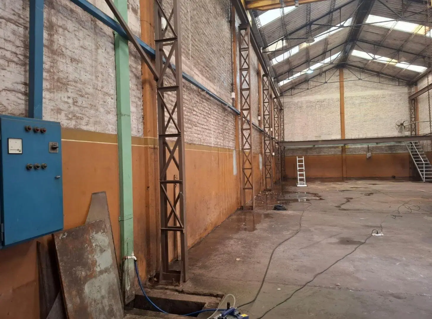 ALQUILER DEPÓSITO 300 MTS. - QUILMES 2