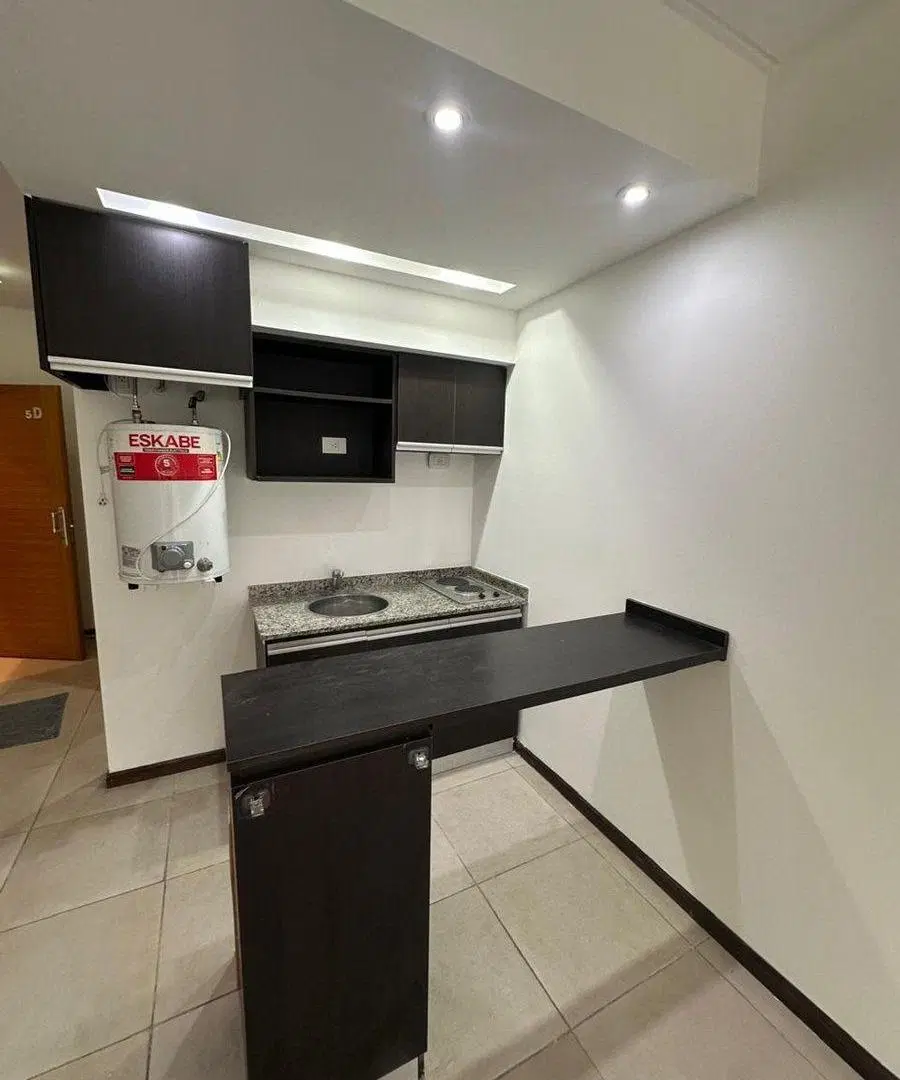 VENTA MONOAMBIENTE FLORES CON BALCÓN - SUM 3