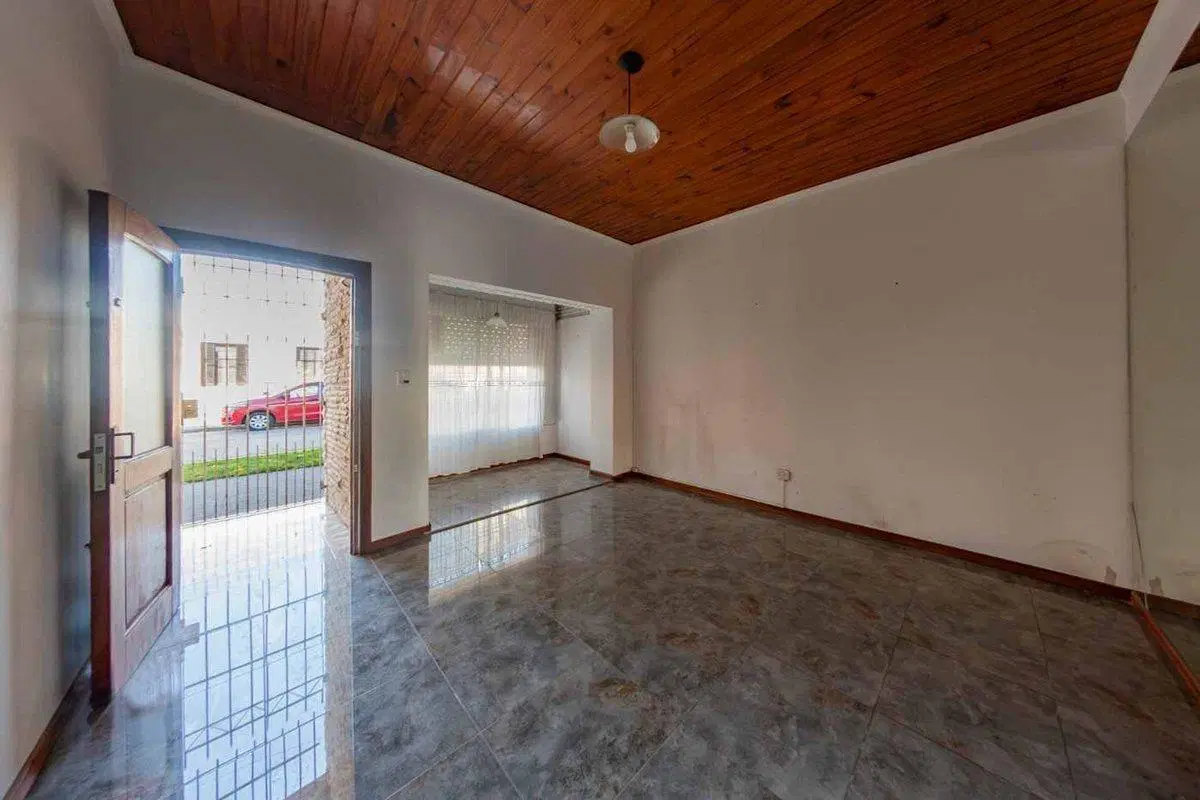 Casa de 4 amb lote propio - Lanus Oeste - cochera 2