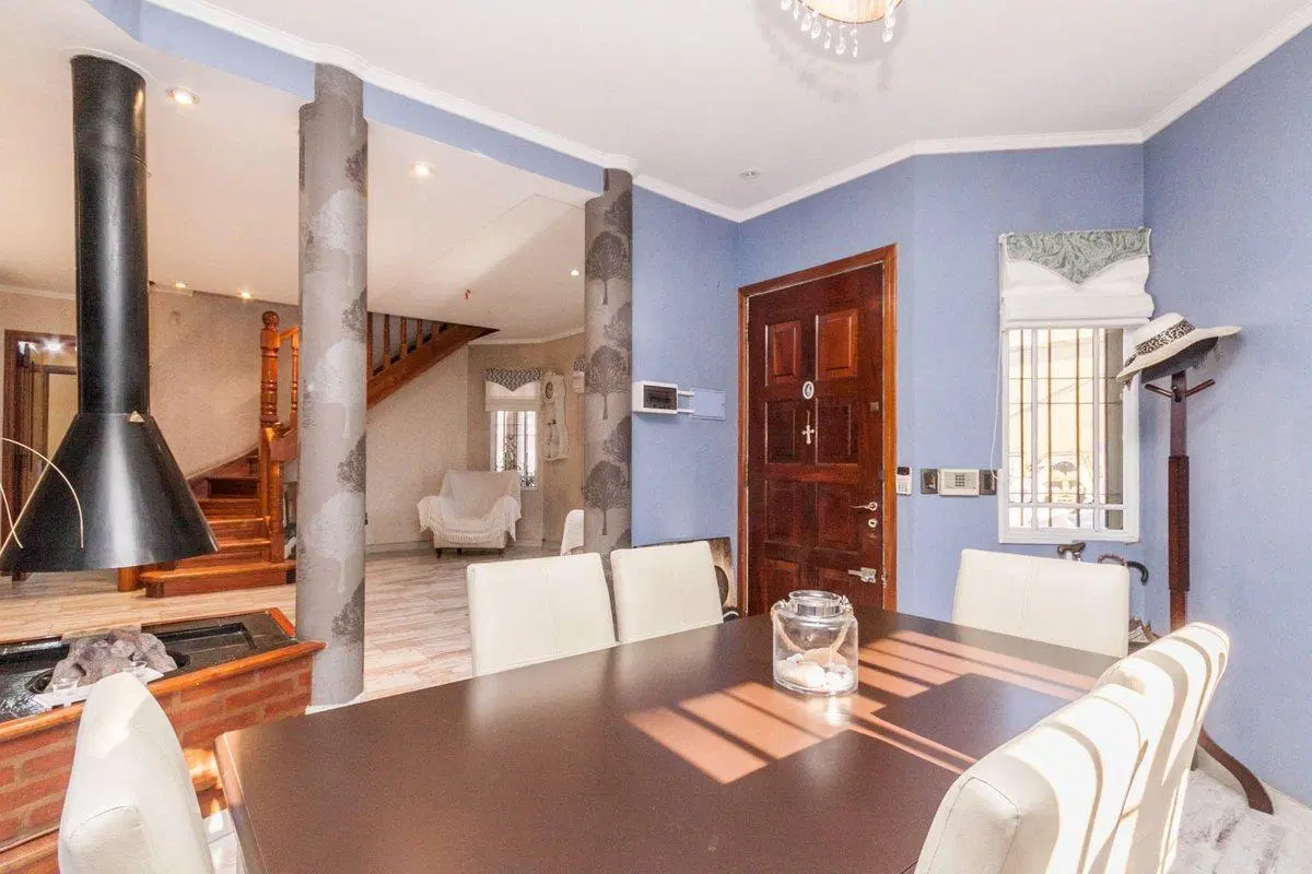 VENTA CASA 5 AMBIENTES CON PATIO Y COCHERA LANUS 2
