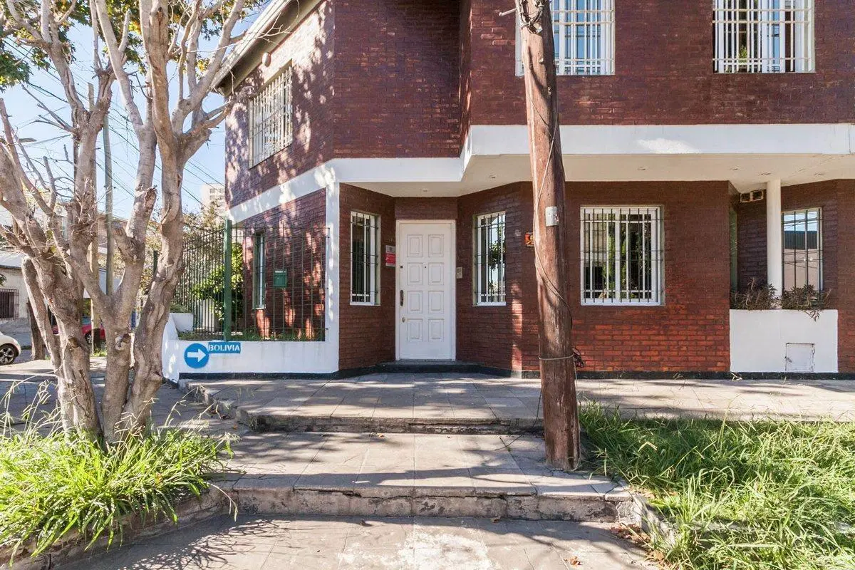 VENTA CASA 5 AMBIENTES CON PATIO Y COCHERA LANUS 4