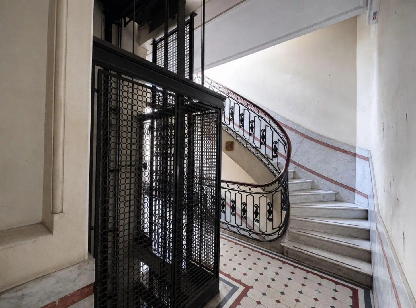 VENTA  3 AMB.EN EL CORAZON DEL CASCO HISTORICO 4