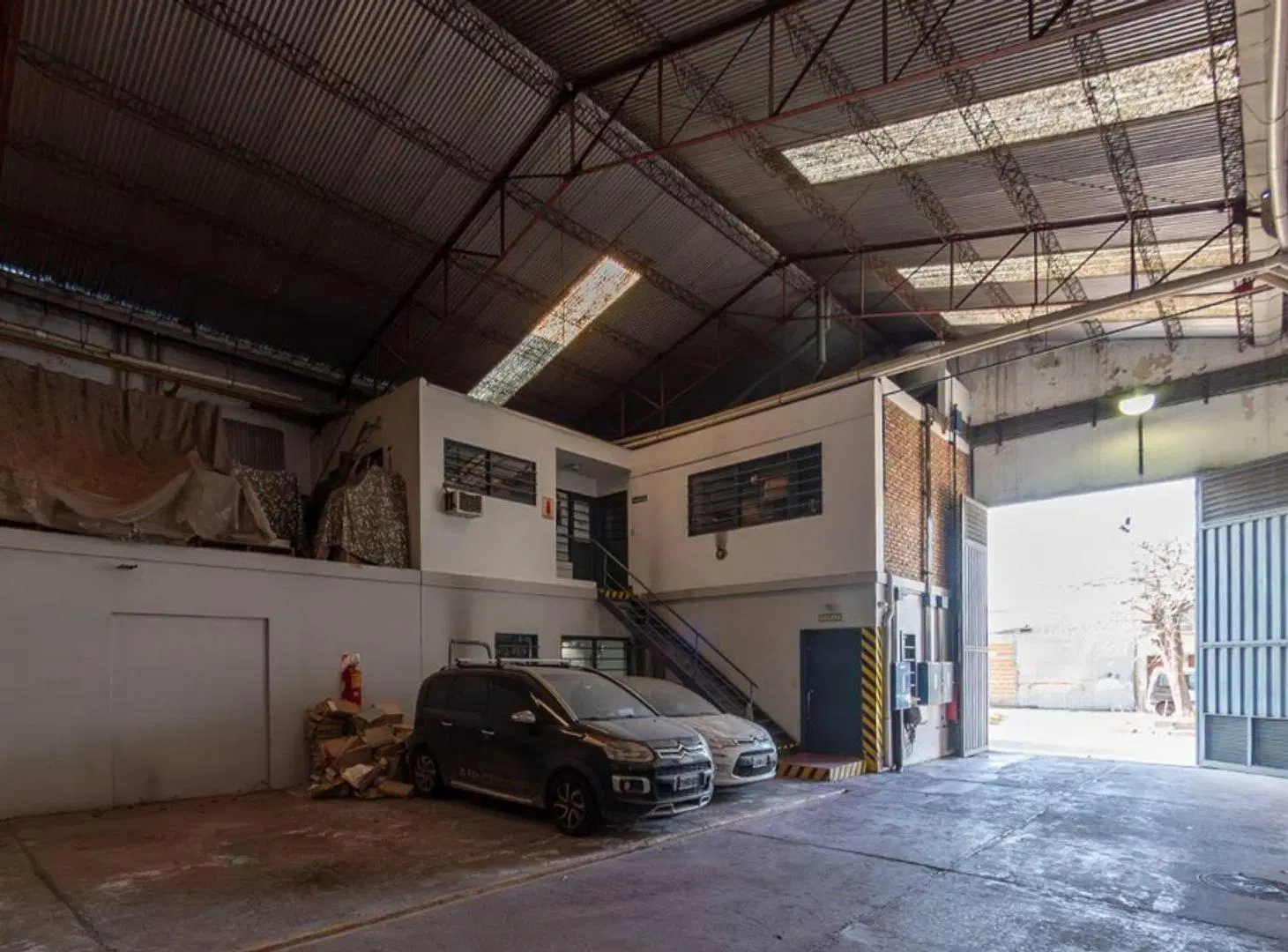 Venta Galpón 1.220m² S/Columnas 9m de alt. - Lanús 3