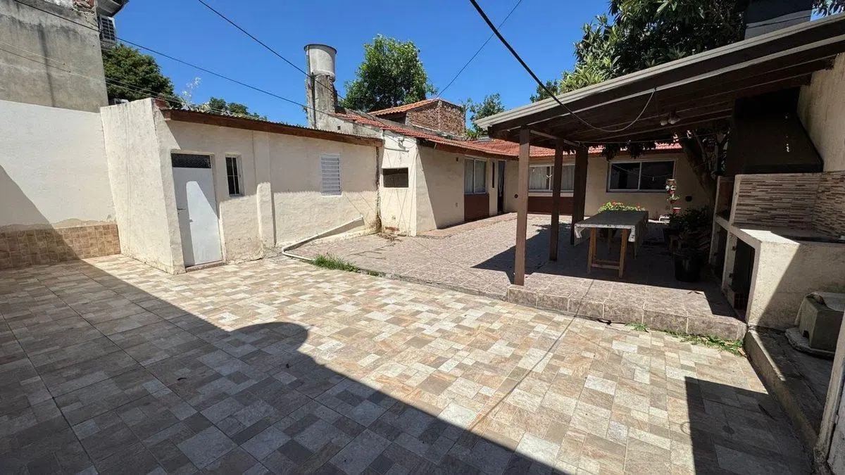 VENTA DOS CASAS CON LOTE PROPIO - LOMAS DE ZAMORA 3