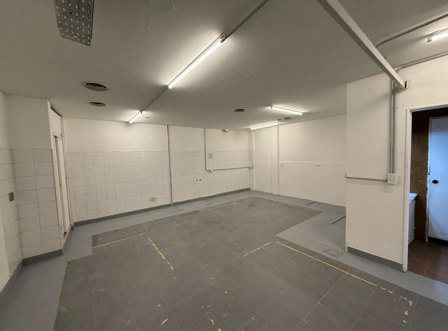 VENTA LOCAL CON OFICINAS - BALVANERA 5