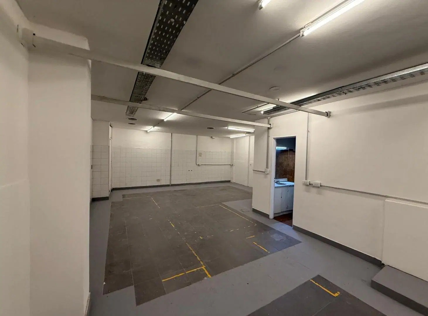 VENTA LOCAL CON OFICINAS - BALVANERA 3