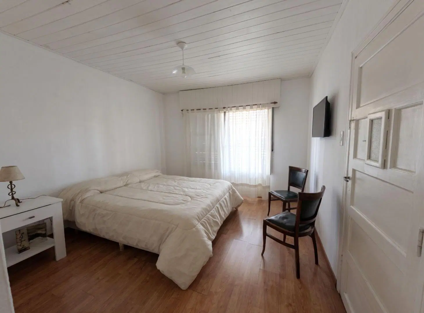 CASA 4 AMBIENTES COCHERA Y PATIO - ACEPTA PERMUTA 2