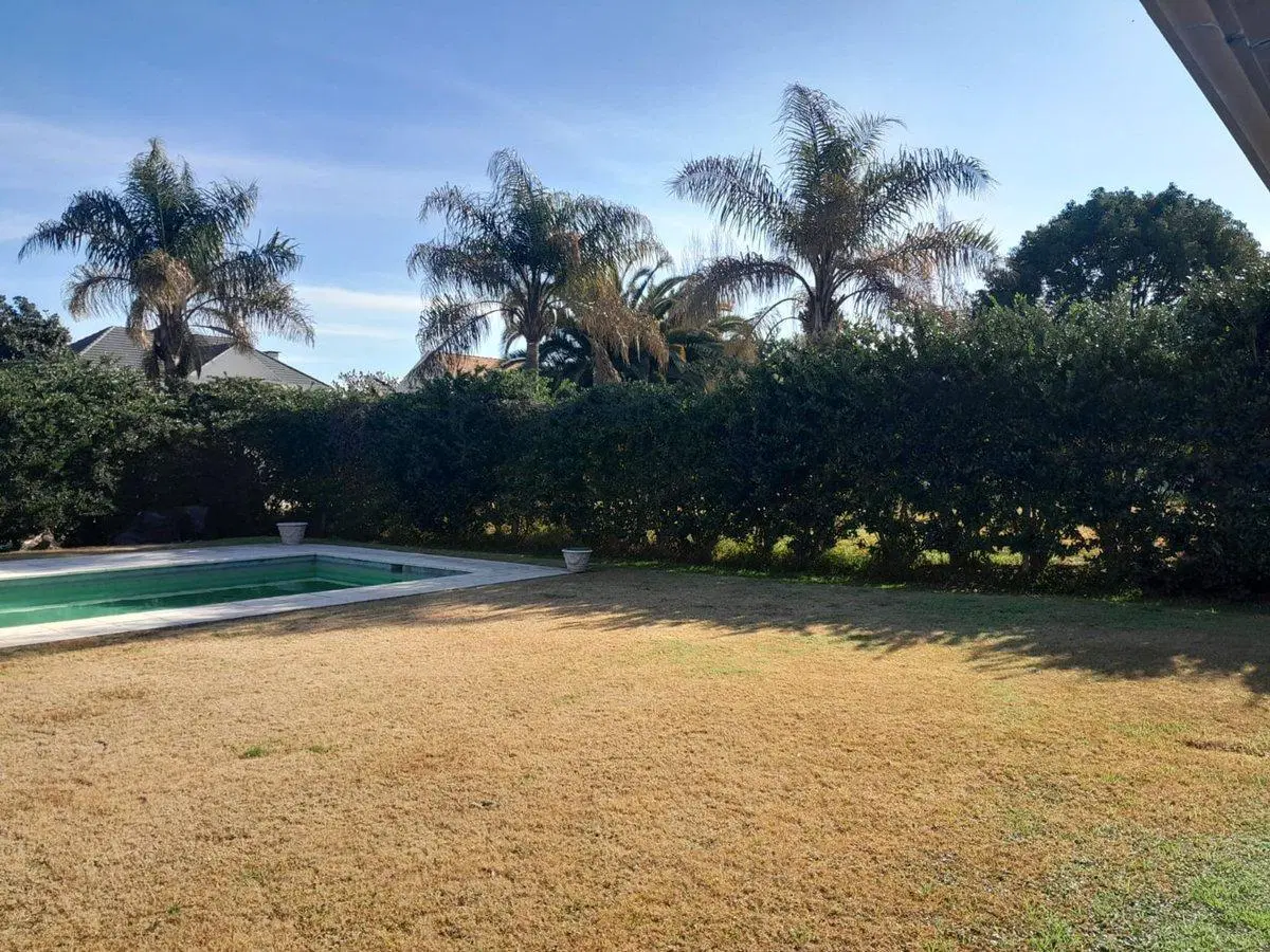 VENTA CASA 5 AMB. CON PILETA - PILAR GOLF 3