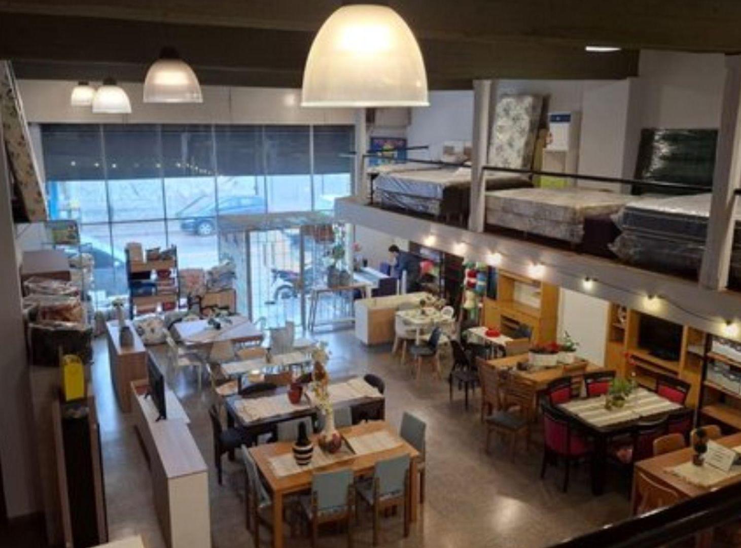 Foto de Venta Local c/Depósito y Depto 850m² cub. - Lanús, imagen 1