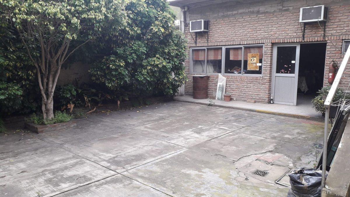 Foto de VENTA LOCAL SOBRE AVENIDA - LANÚS - A MTS ESTACIÓN, imagen 3