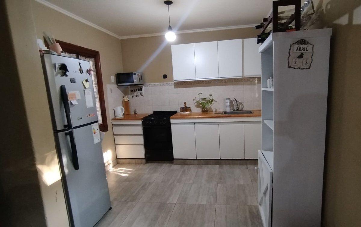 Foto de VENTA CASA 4 Amb. C/ PARQUE- 280m - LANUS ESTE, imagen 1