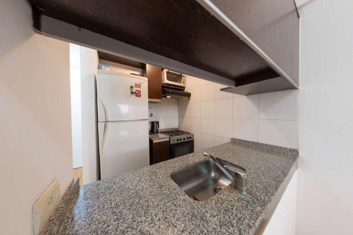Foto de VENTA MONOAMBIENTE, CON BALCON , ABASTO, imagen 1