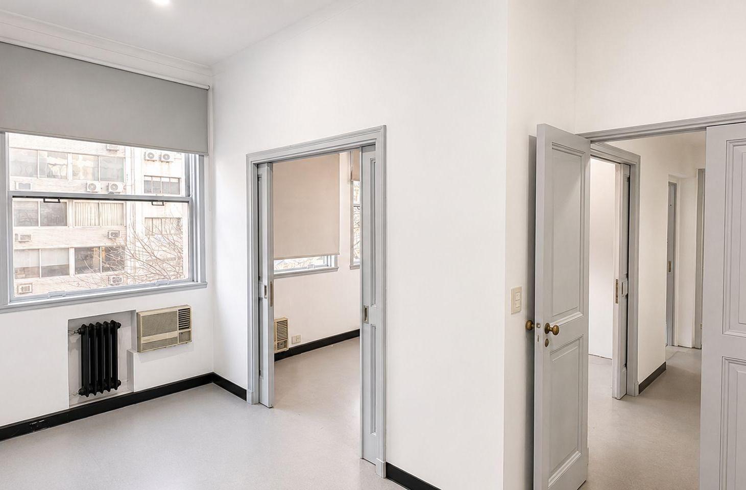 Foto de VENTA OFICINA OPORTUNIDAD AV.CORDOBA 1500, imagen 4