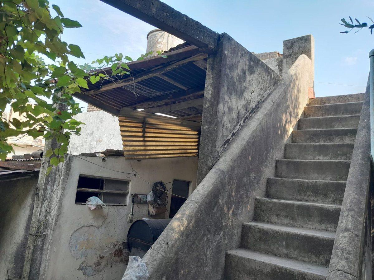 Foto de VENTA CASA 4 AMB. EN LOTE DE 60 MTS - LANUS, imagen 4