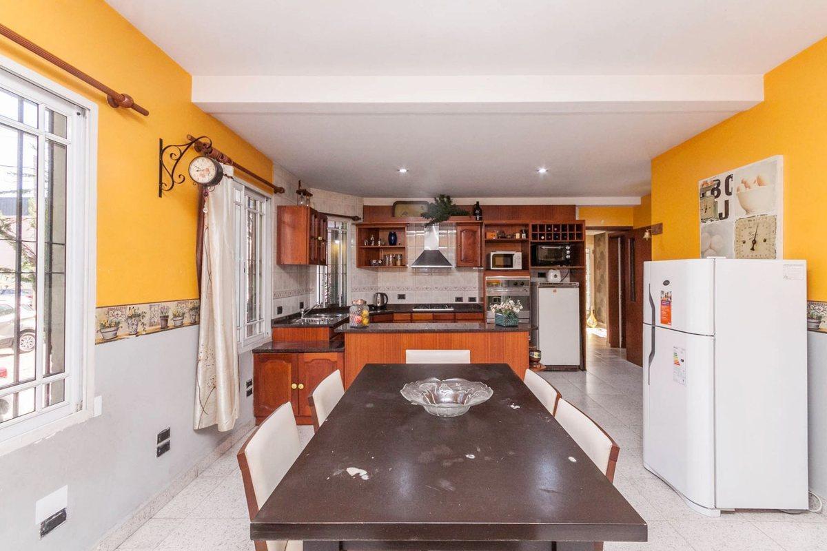 Foto de VENTA CASA 5 AMBIENTES CON PATIO Y COCHERA LANUS, imagen 3