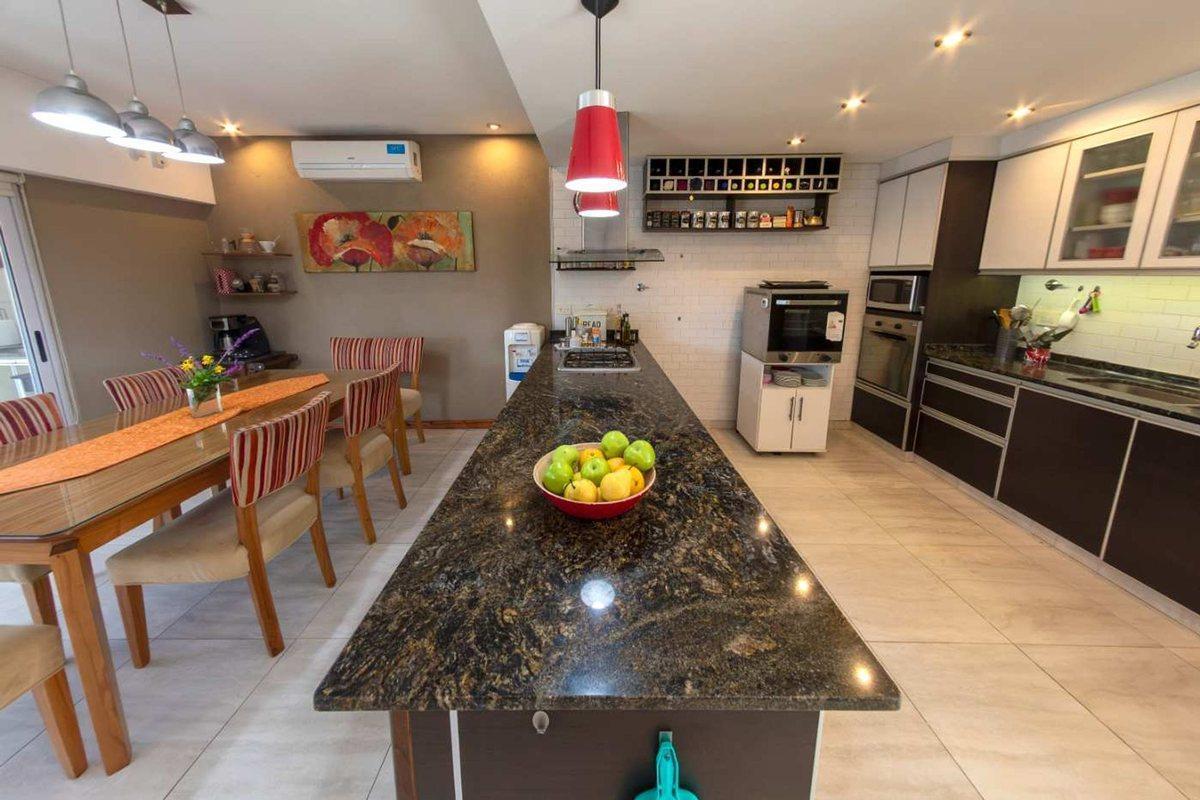 Foto de Venta Casa -545 M2- Centro- pileta- parque-Burzaco, imagen 1