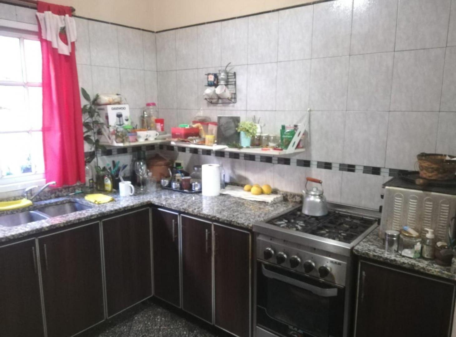 Foto de VENTA DE PH 4 AMB C/PILETA Y QUINCHO LANUS OESTE, imagen 5