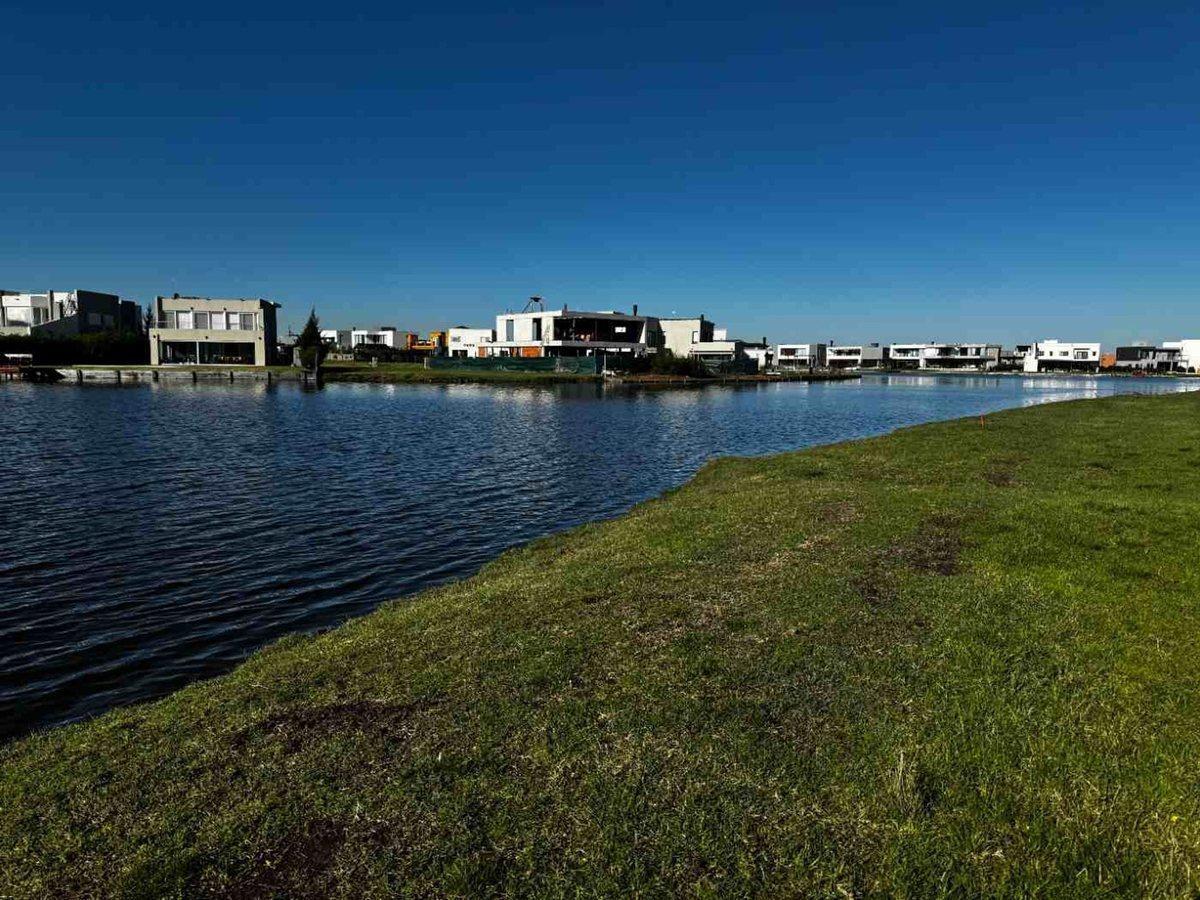 Foto de VENTA TERRENO CON BAJADA AL LAGO EN BARRIO PRIVADO, imagen 5